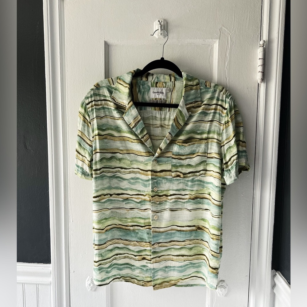 Goodfellow &Co Medium Rayon Water-Color Design Button Down